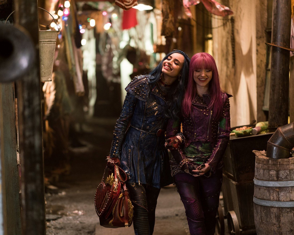 File:Descendants 2 photography 19.png