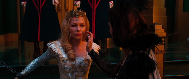 File:Oz-great-powerful-disneyscreencaps.com-12216.jpg