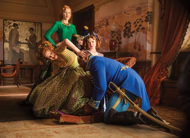 File:Anstasia-drizella-trying-on-the-shoe.jpg