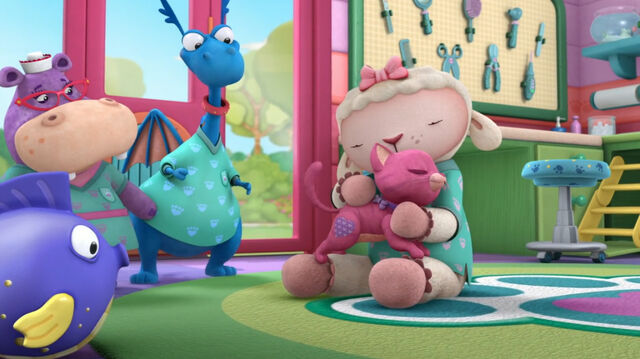 File:Lambie and whispers loving.jpg