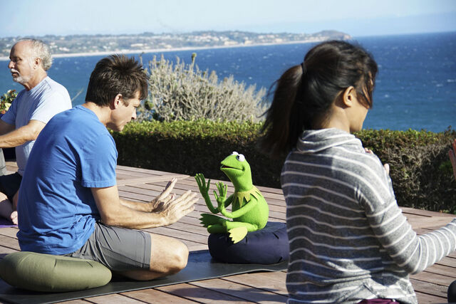 File:TheMuppets-JasonBateman&Kermit-Scene.jpg