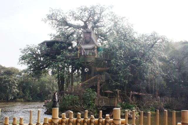 File:Tarzan's Treehouse at Hong Kong Disneyland.jpg