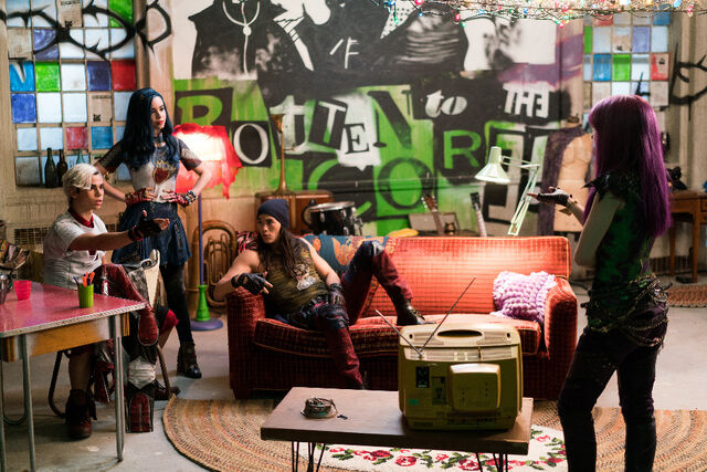 File:Descendants 2 photography 10.jpg