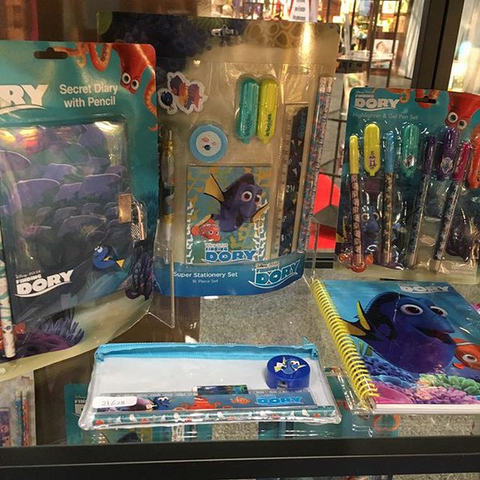 File:Finding Dory Stationery.png