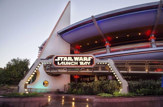 File:Star-Wars-Launch-Bay-Disneyland.jpg