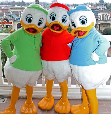 File:HdlDisneyThemeParks.jpg