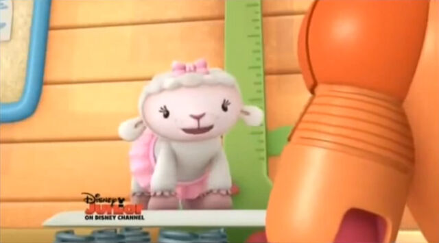 File:Lambie on the scale.jpg