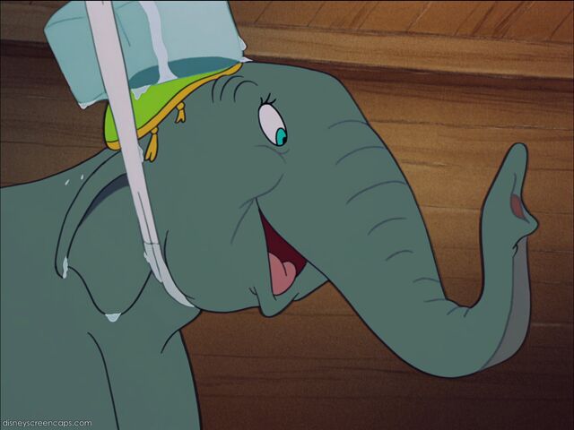 File:Dumbo-disneyscreencaps com-3730.jpg