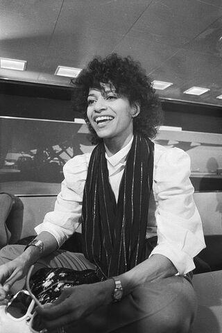File:Debbie Allen 1983.jpg