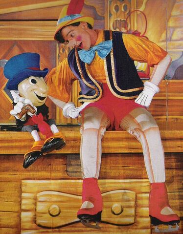 File:PinocchioAndJiminyInDisneyOnIce.jpg