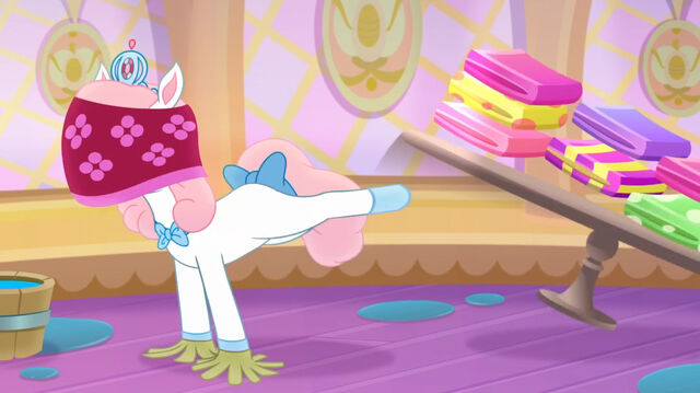 File:Helping Hooves-027.jpg