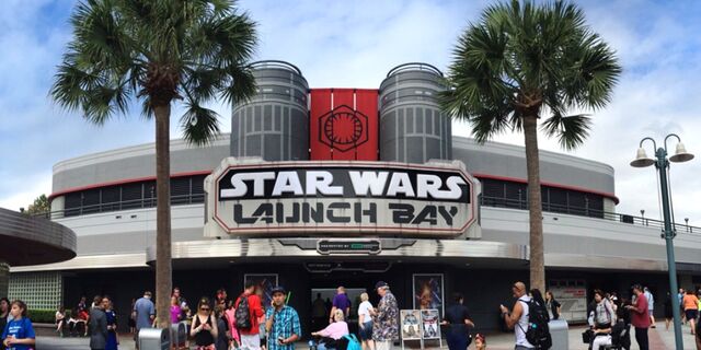 File:Star-Wars-Launch-Bay-DHS.jpg