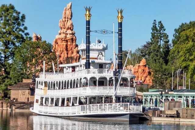 File:Riverboat at Disneyland Anaheim.jpg