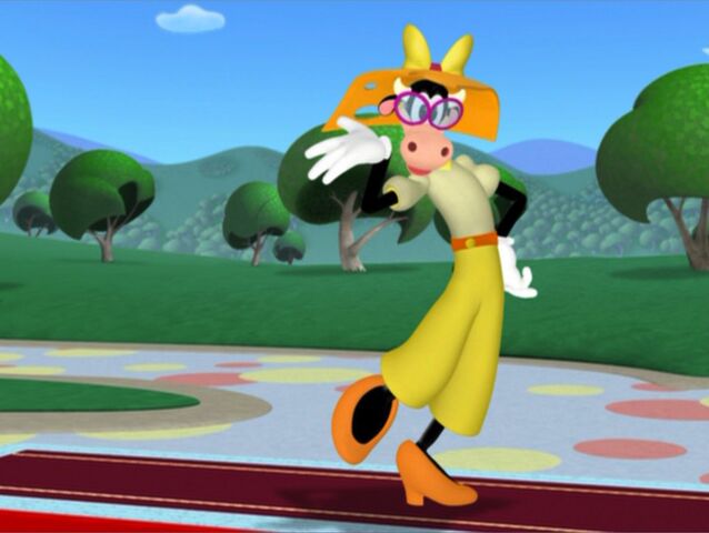 File:MinniesMasquerade-Clarabelle Cheese Hat.jpg