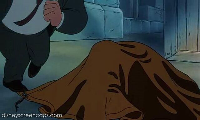 File:Oliver-disneyscreencaps.com-6850.jpg
