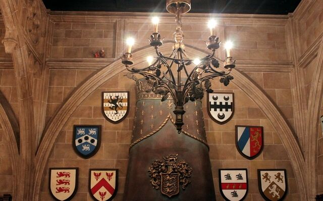 File:Entryway-shields-and-chandelier.jpg