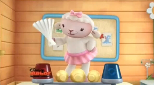 File:Lambie with a fan.jpg