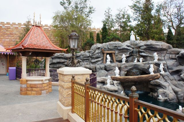 File:Snow White's Grotto at Hong Kong Disneyland.jpg