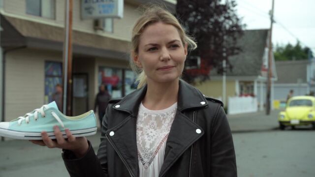 File:Once Upon a Time - 6x03 - The Other Shoe - Cinderella's Shoe.jpg