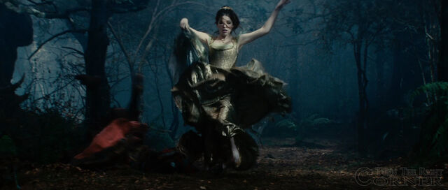 File:Into-the-woods-movie-screenshot-anna-kendrick-cinderella-5.jpg