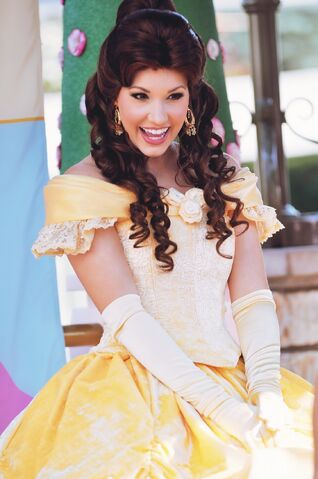 File:Belle Disney Park.jpg