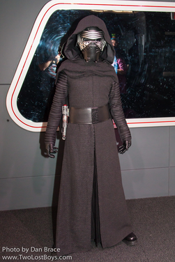 File:Kylo ren disneyland.png