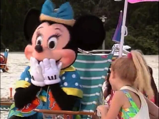 File:MinnieandMikiBoorem.jpg