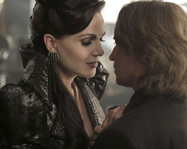 File:Once Upon a Time - 6x02 - A Bitter Draught - Photography - Evil Queen 2.jpg