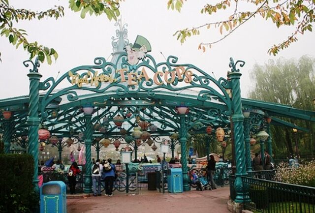 File:Disneyland 2 (16).jpg