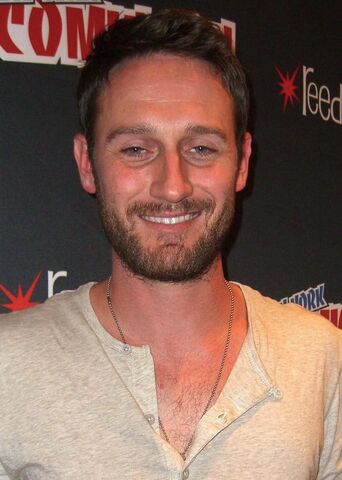 File:Josh Stewart Comic-Con 2012.jpg