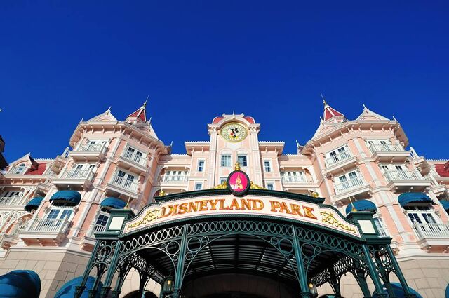 File:Disneyland-park-paris.jpg