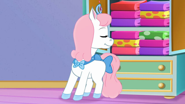 File:Helping Hooves-075.jpg