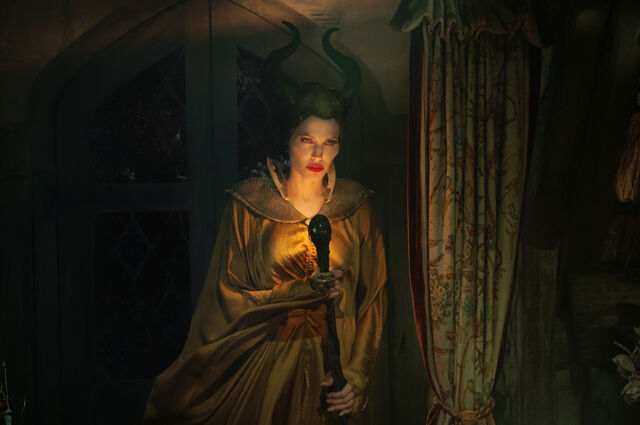 File:Maleficent-(2014)-169.jpg