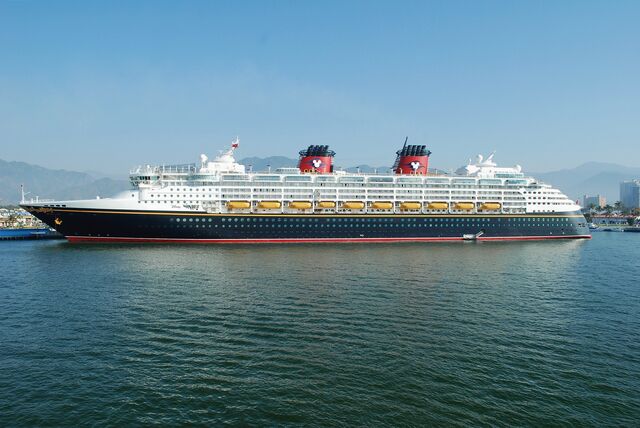 File:Disney Wonder 20110216.jpg