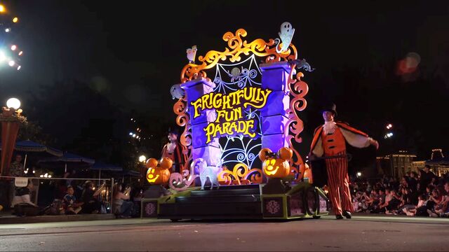 File:Frightfully fun parade disneyland.jpg