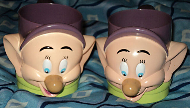 File:Wrldicedopmugs1.jpg