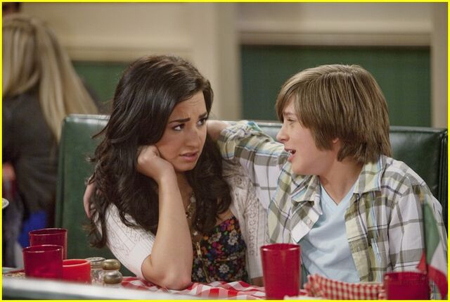 File:Demi-lovato-allisyn-arm-love-life-meddle-06.jpg