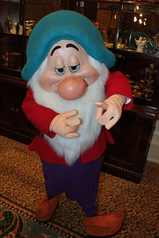File:Bashful HKDL.jpg