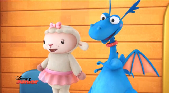 File:Lambie and stuffy singing.jpg
