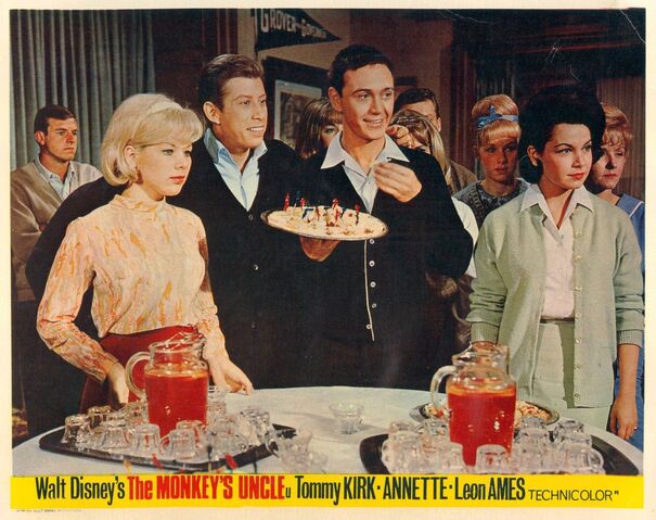 File:Annette-funicello-tommy-kirk-lobby-card-e1438947460485.jpg