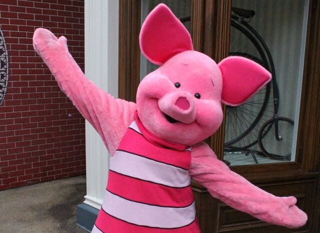 File:Piglet Disney Parks.jpg