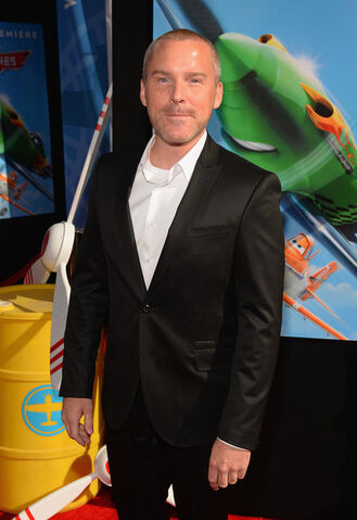 File:Roger+Craig+Smith+Planes+Premieres+Hollywood+FwZ9FLaXW-dl.jpg