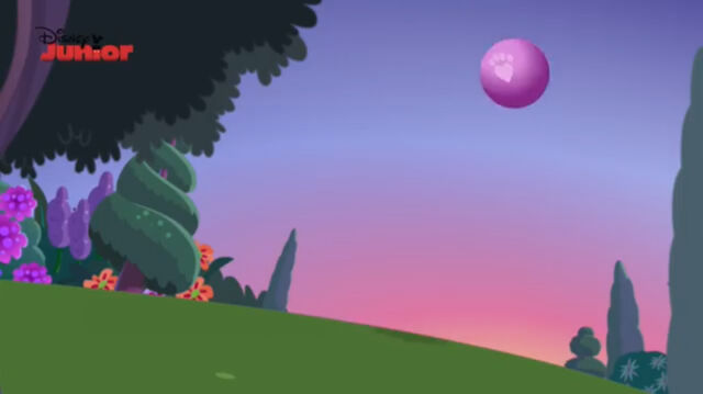 File:Throwing a Ball-079.jpg