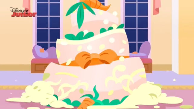 File:Cake-tillion-018.jpg