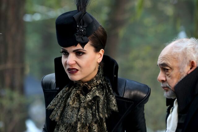 File:Once Upon a Time - 6x14 - Page 23 - Photography - Evil Queen.jpg