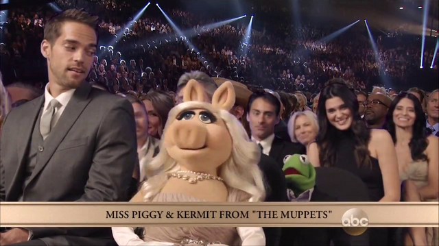 File:CMA-MissPiggy&Kermit-Superimposed-(2015-11-04).png