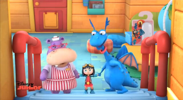 File:Hallie, stuffy and kiko.jpg