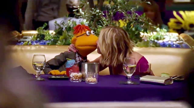 File:TheMuppets-S01E08-Kiss-Scooter&ChelseaHandler (1).png