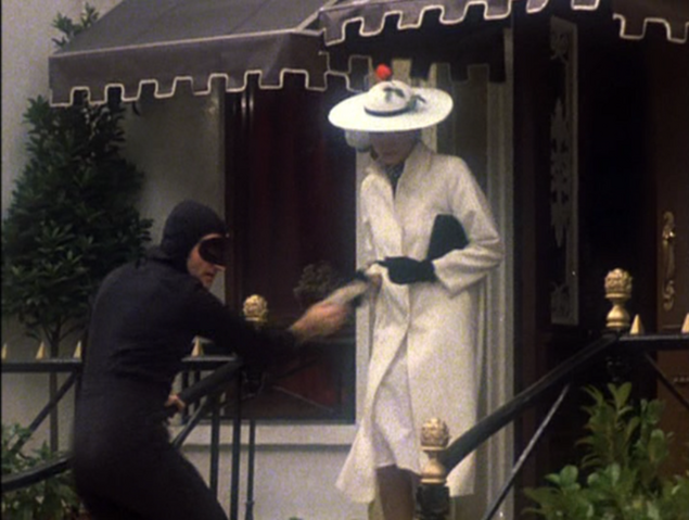File:Ladyholidaytheft.png