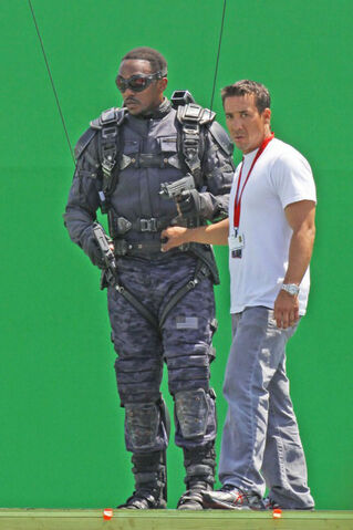 File:Anthonymackie-falcon-1.jpg